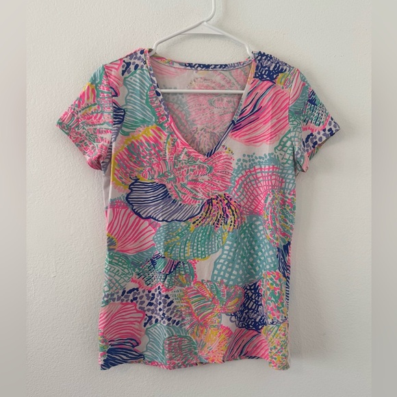 Lilly Pulitzer Michele Roar Of The Seas V Neck Seashell Short Sleeve Top Medium - Picture 1 of 8